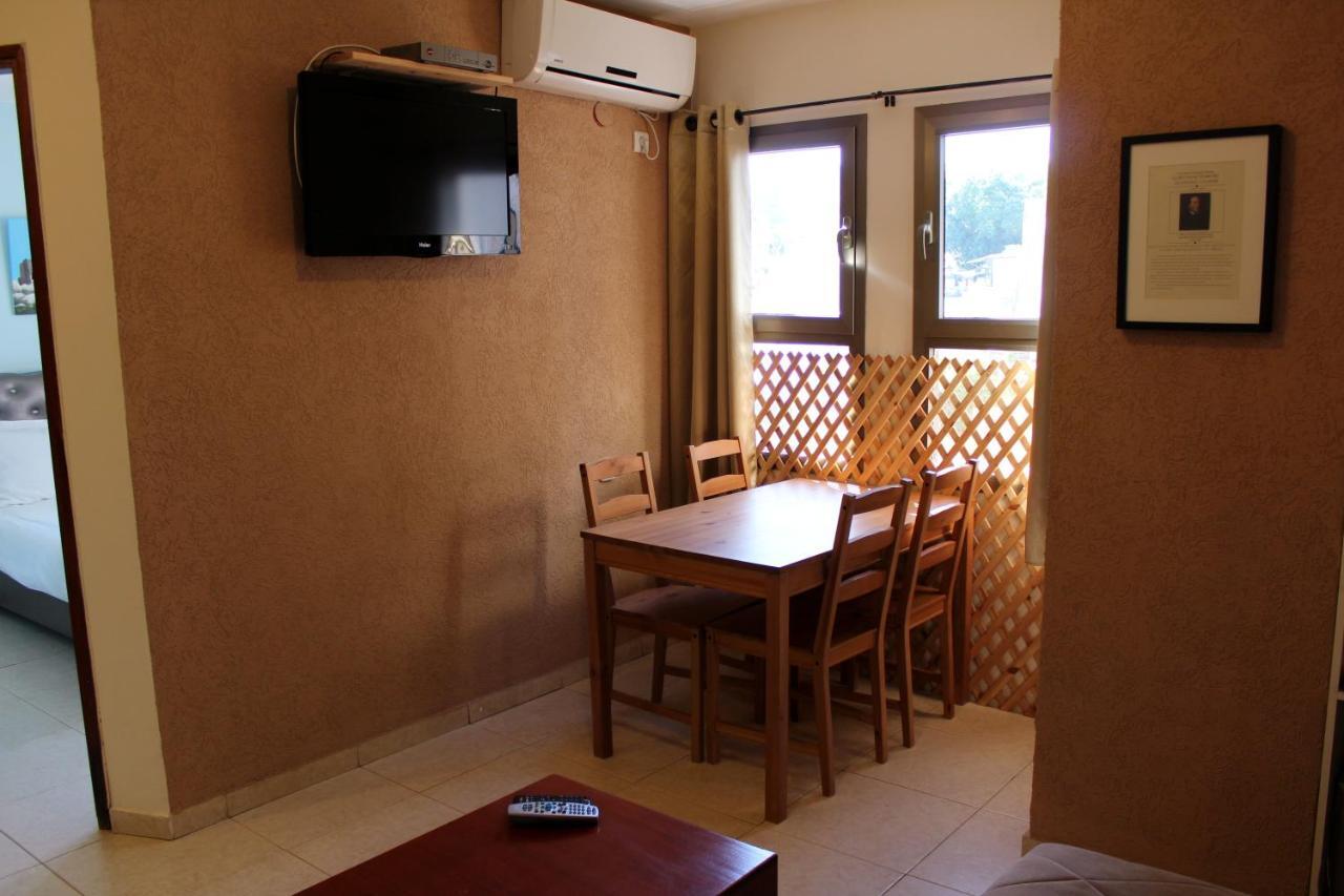 Aliyah Return Center Bed and Breakfast Degania Bet Habitación foto